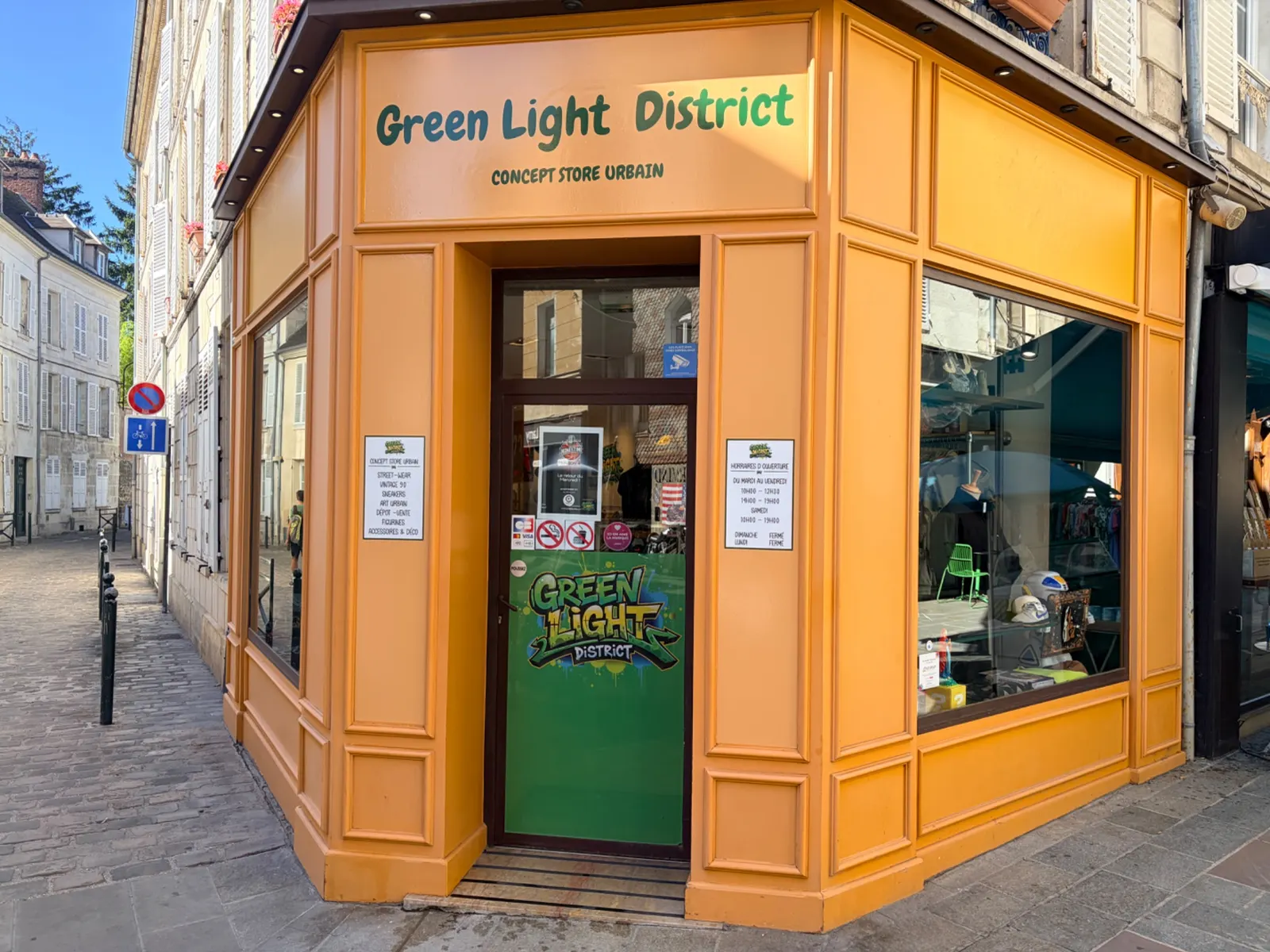 Vinyles façade Green Light District