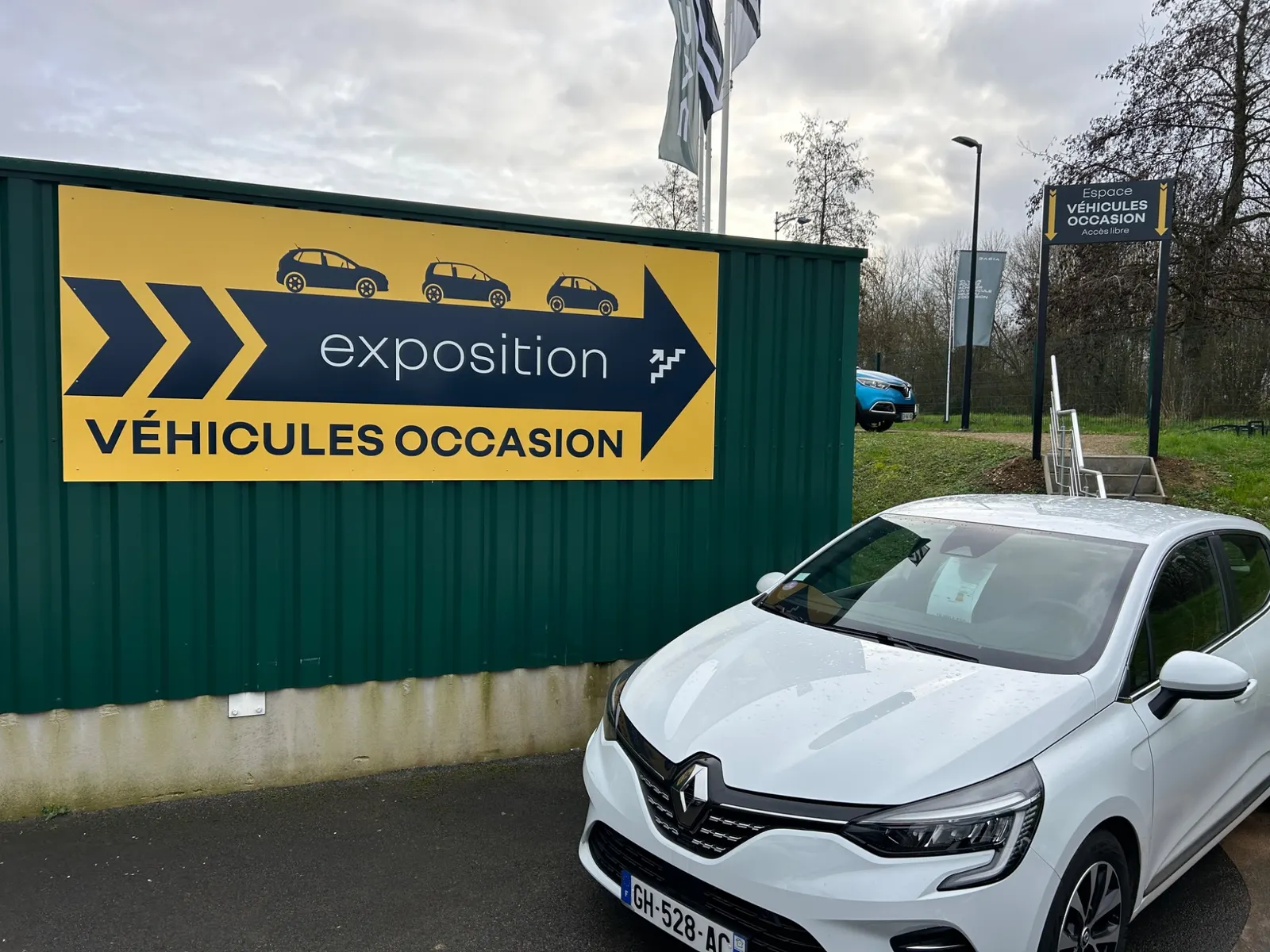 Panneau de fléchage exposition véhicules d'occasion BS Auto Service